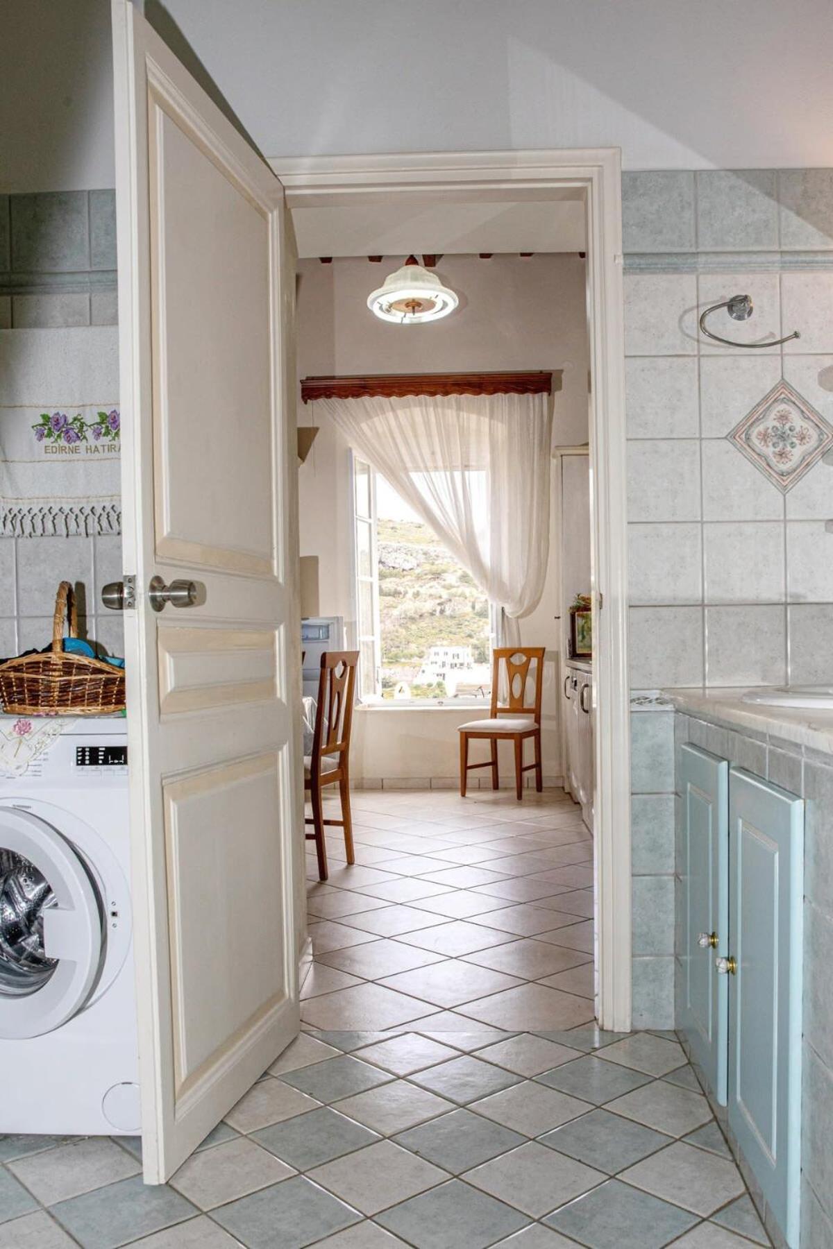 Neoclassical Splendor Unique Experience In Leros Panteli 외부 사진